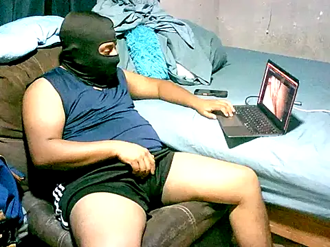 Snapshot of SergCarMX1 chatting on 06/18/26, 04:13 SergCarMX1 online show from 06/18/26, 04:13