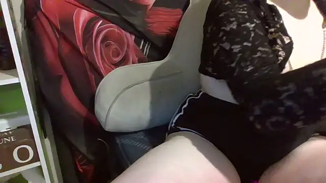 AverageRose online show from 06/20/26, 10:34