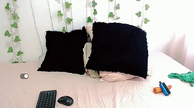 Snapshot of mia_grey01 chatting on 01/14/25, 02:53 mia grey01 online show from 01/14/25, 02:53