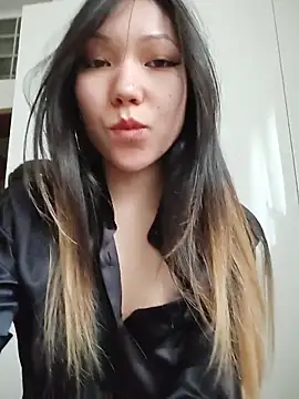 Snapshot of LoveFoxyQueen chatting on 03/27/26, 03:12 LoveFoxyQueen online show from 03/27/26, 03:12