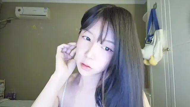 Snapshot of Ciri-CC chatting on 06/13/26, 02:37 Ciri-CC online show from 06/13/26, 02:37