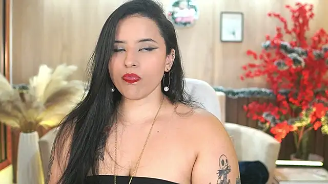 Snapshot of Emma_Walkerr_ chatting on 12/22/25, 07:00 Emma Walkerr online show from 12/22/25, 07:00