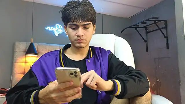 Tommy18   online show from 02/08/25, 07:04