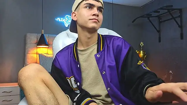 Tommy18   online show from 02/13/25, 06:30