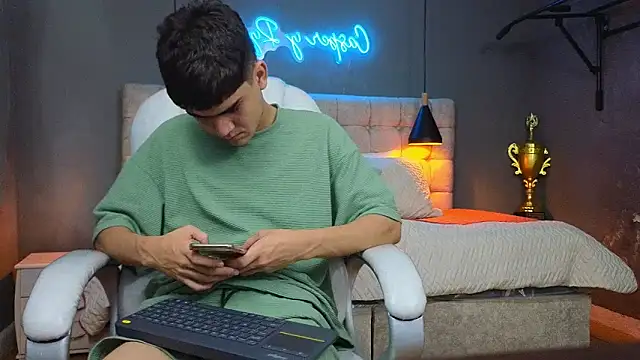 Tommy18   online show from 02/19/25, 09:39