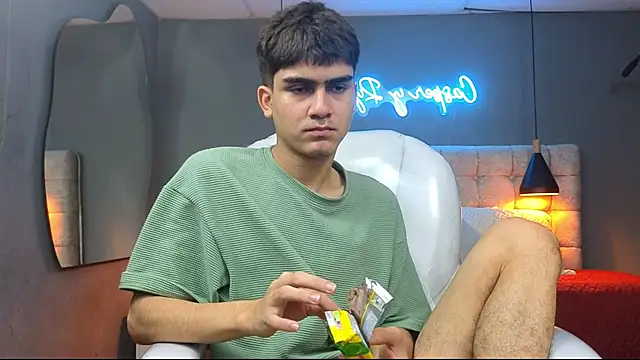 Tommy18   online show from 02/25/25, 08:36