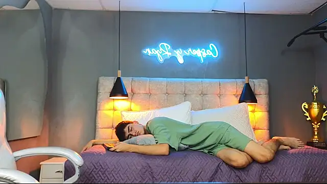 Tommy18   online show from 03/05/25, 08:21