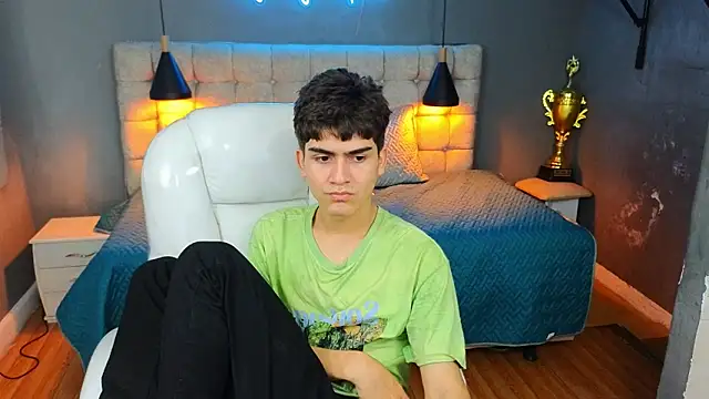 Tommy18   online show from 03/15/25, 11:19