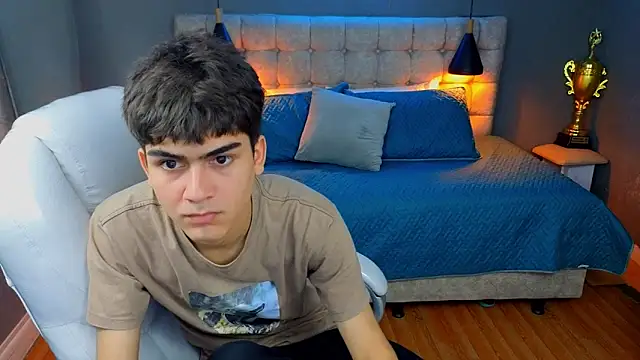 Tommy18   online show from 03/18/25, 07:41