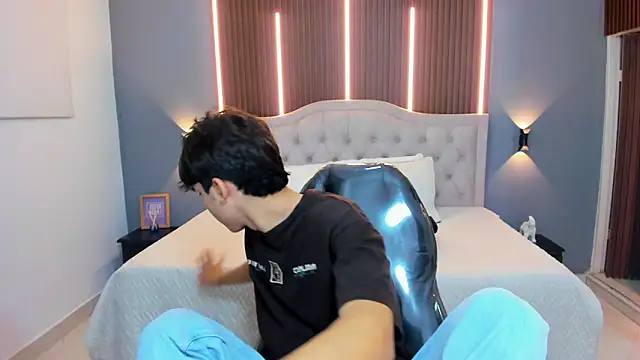 Tommy18   online show from 09/30/25, 03:44