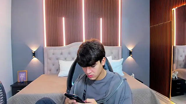 Tommy18   online show from 10/03/25, 03:47