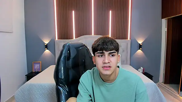 Tommy18   online show from 10/10/25, 03:27