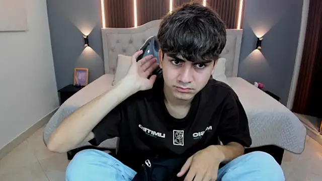 Tommy18   online show from 12/03/25, 03:47