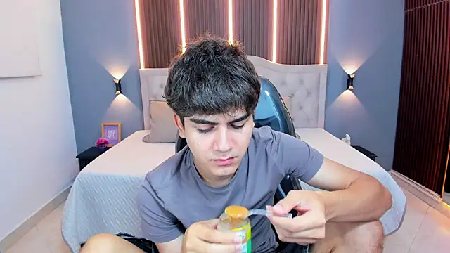 Tommy18   online show from 02/04/26, 03:12