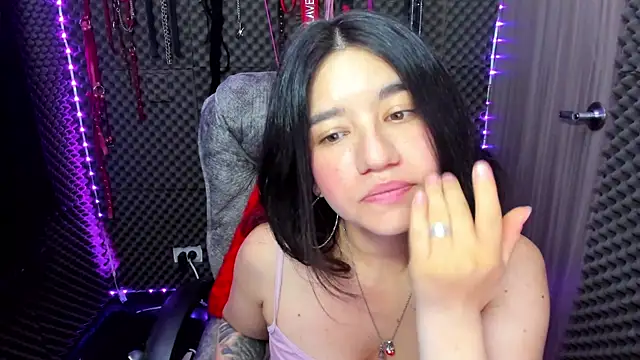 Snapshot of lilihot_ chatting on 02/19/25, 04:00 lilihot online show from 02/19/25, 04:00