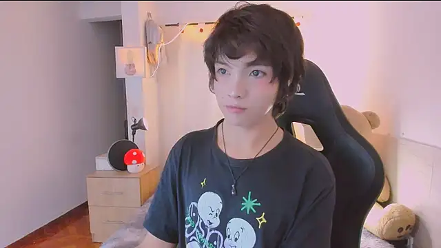 AllanYong18 online show from 04/20/26, 07:22