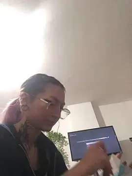 Snapshot of NubeZea chatting on 01/27/25, 05:25 NubeZea online show from 01/27/25, 05:25