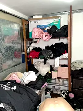 Snapshot of NubeZea chatting on 10/29/25, 04:26 NubeZea online show from 10/29/25, 04:26