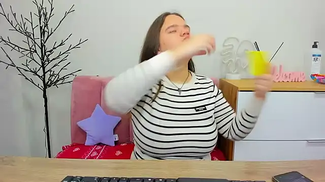 AdeleCruz online show from 02/11/25, 01:09