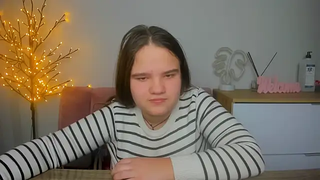 AdeleCruz online show from 02/12/25, 04:44