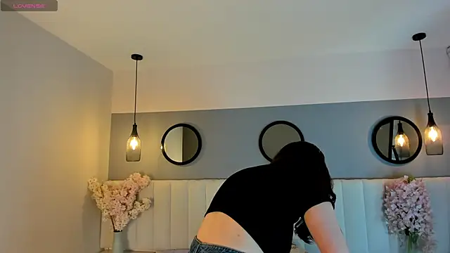 chelsea bolton  online show from 03/05/26, 12:34