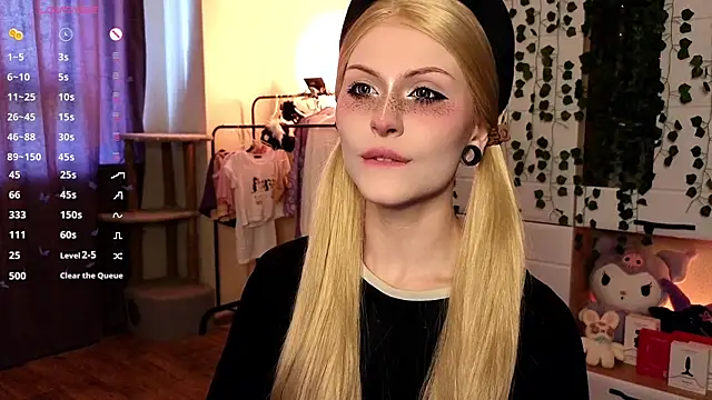 Emily  Mooree online show from 10/04/25, 07:28