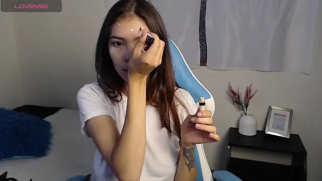 Snapshot of Aleska_Miami chatting on 03/21/25, 03:02 Aleska Miami online show from 03/21/25, 03:02