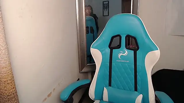 Snapshot of Aleska_Miami chatting on 09/15/25, 01:44 Aleska Miami online show from 09/15/25, 01:44