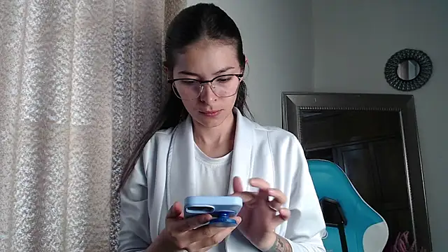 Snapshot of Aleska_Miami chatting on 09/17/25, 01:46 Aleska Miami online show from 09/17/25, 01:46