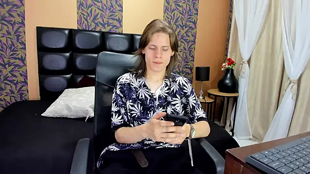 Snapshot of blondie_lover69 chatting on 02/02/25, 07:35 blondie lover69 online show from 02/02/25, 07:35
