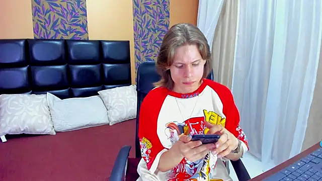 Snapshot of blondie_lover69 chatting on 02/04/25, 07:33 blondie lover69 online show from 02/04/25, 07:33