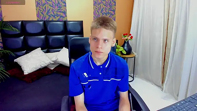 Snapshot of blondie_lover69 chatting on 02/18/25, 07:41 blondie lover69 online show from 02/18/25, 07:41