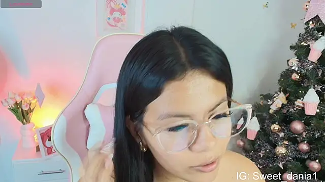 sweet dania  online show from 12/19/25, 03:46