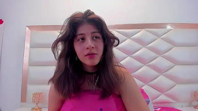 Snapshot of MiaQueen021 chatting on 03/10/25, 07:18 MiaQueen021 online show from 03/10/25, 07:18