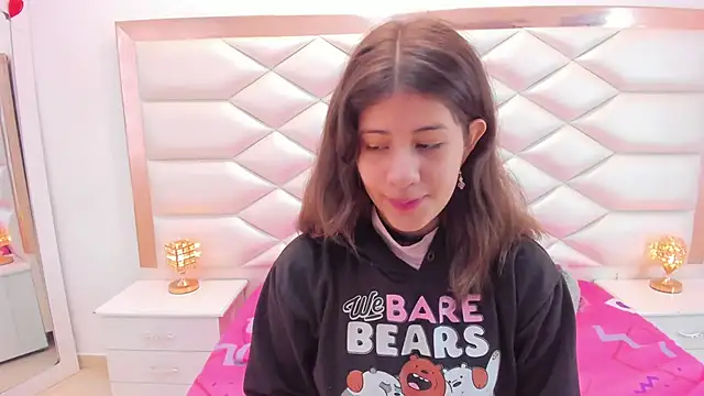 Snapshot of MiaQueen021 chatting on 03/11/25, 12:28 MiaQueen021 online show from 03/11/25, 12:28