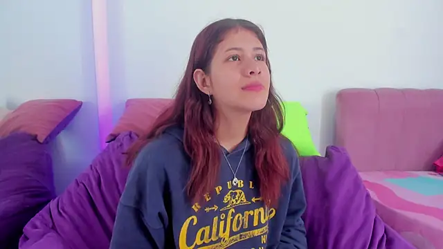 Snapshot of MiaQueen021 chatting on 09/23/25, 02:09 MiaQueen021 online show from 09/23/25, 02:09