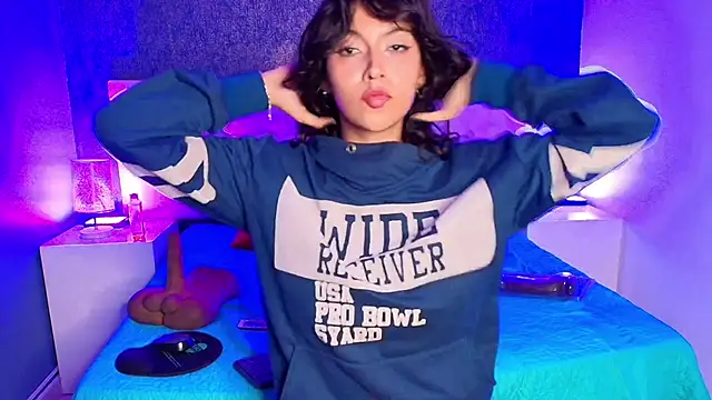 gabriela cortez online show from 02/13/25, 10:22