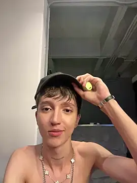 Snapshot of jeremy_salvatore chatting on 02/06/25, 09:00 jeremy salvatore online show from 02/06/25, 09:00