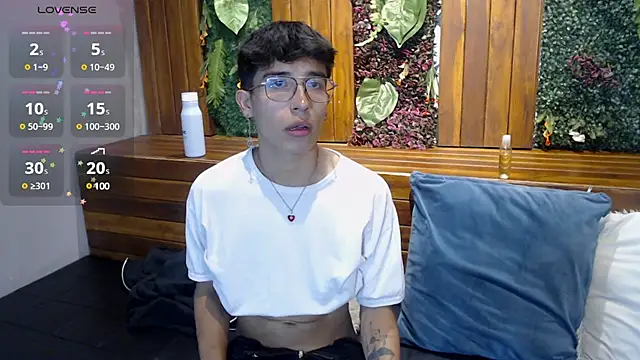 Snapshot of tim__fox chatting on 02/10/25, 07:49 tim fox online show from 02/10/25, 07:49