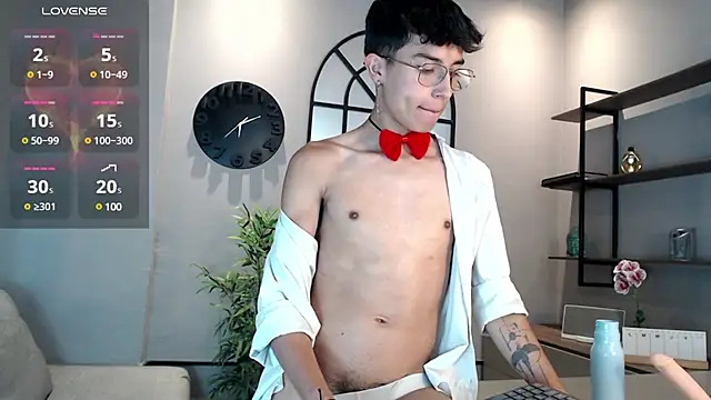 Snapshot of tim__fox chatting on 02/15/25, 11:14 tim fox online show from 02/15/25, 11:14