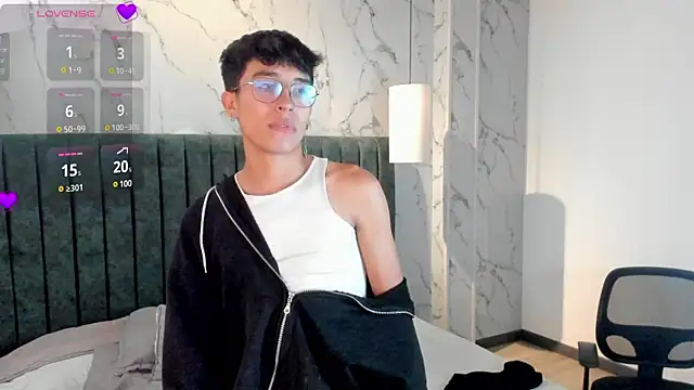 Snapshot of tim__fox chatting on 02/21/25, 03:43 tim fox online show from 02/21/25, 03:43