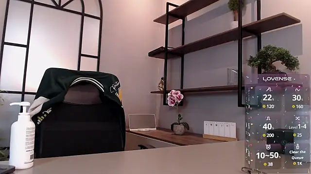 Snapshot of tim__fox chatting on 03/04/25, 10:49 tim fox online show from 03/04/25, 10:49