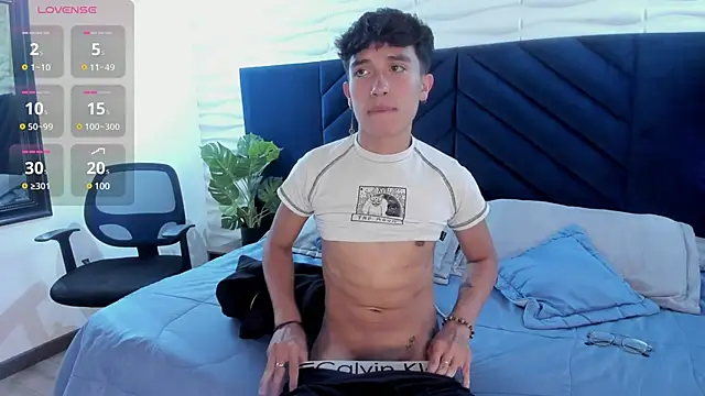 Snapshot of tim__fox chatting on 03/15/25, 07:38 tim fox online show from 03/15/25, 07:38