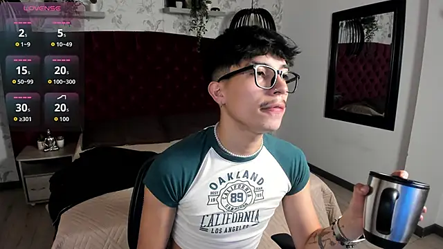 Snapshot of tim__fox chatting on 10/14/25, 11:22 tim fox online show from 10/14/25, 11:22