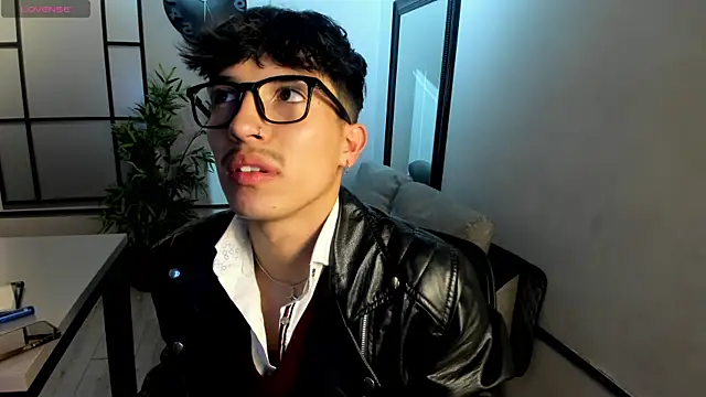 Snapshot of tim__fox chatting on 10/18/25, 11:55 tim fox online show from 10/18/25, 11:55