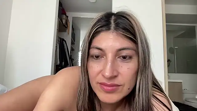 LunaBeya online show from 04/13/26, 02:33