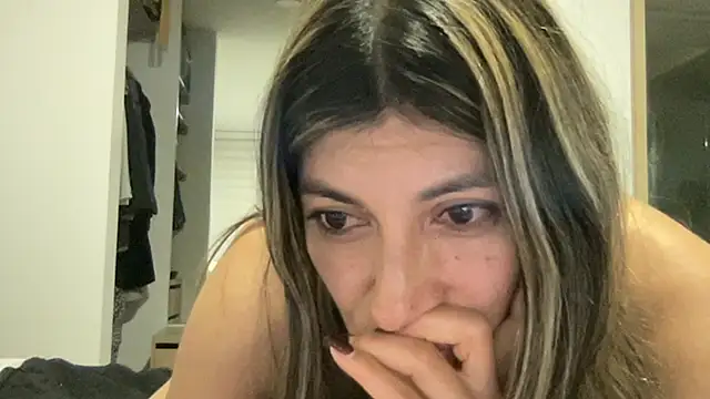 Snapshot of LunaBeya chatting on 04/20/26, 10:33 LunaBeya online show from 04/20/26, 10:33