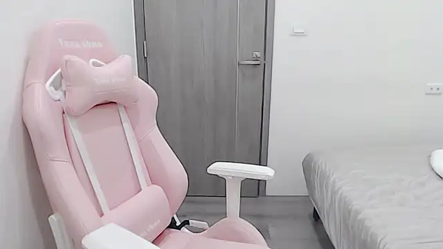 minnie9009 online show from 10/31/25, 04:19