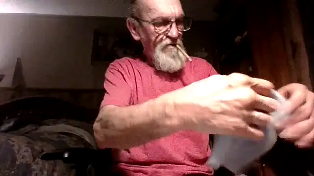 Snapshot of Aldick68 chatting on 02/15/25, 06:23 Aldick68 online show from 02/15/25, 06:23