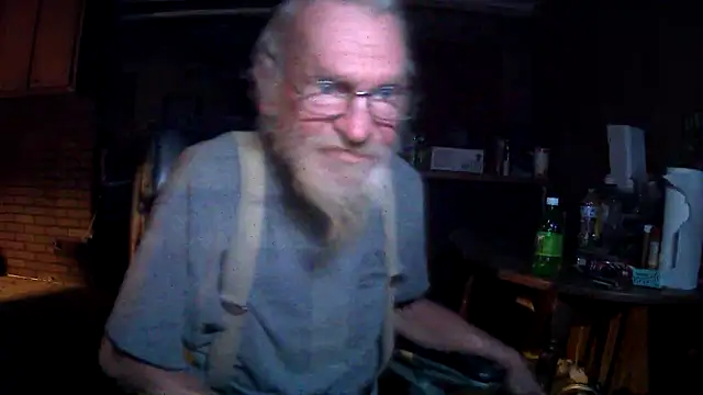 Snapshot of Aldick68 chatting on 11/18/25, 03:34 Aldick68 online show from 11/18/25, 03:34